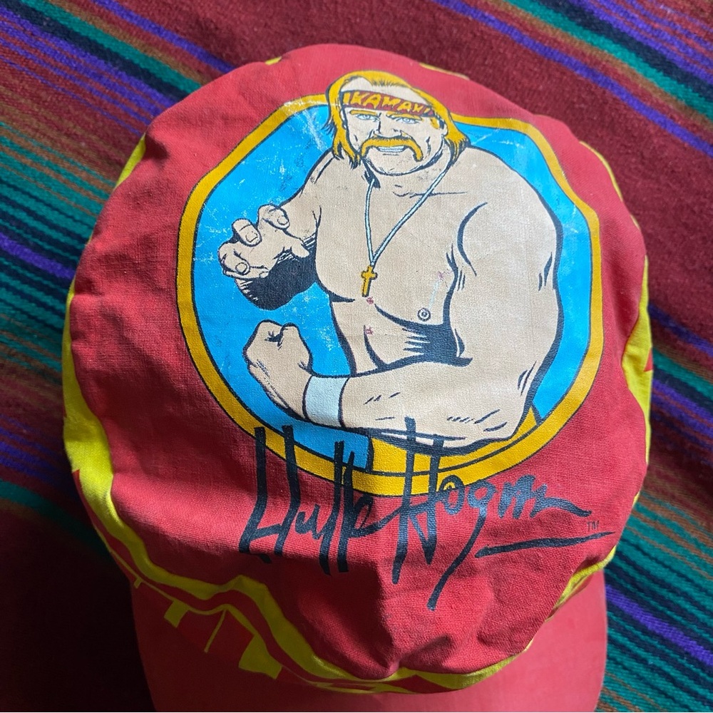 VTG 91' WWF Hulk Hogan Hulkster Painters Cap hat.
Elastic back. USA. 7.5"x 7"